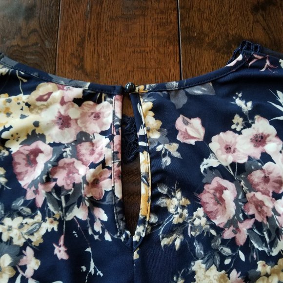 VENUS Blue Floral Mesh and Lace Top - Picture 2 of 8